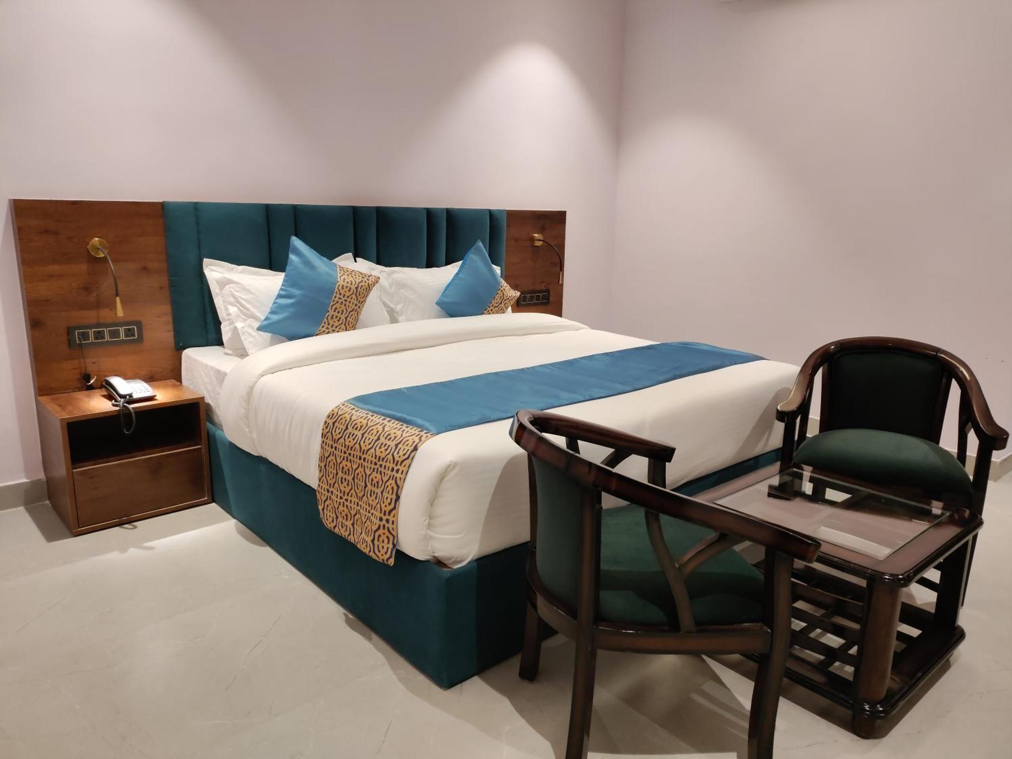 Emerald Suites เกรทเตอร์นอยดา ภายนอก รูปภาพ