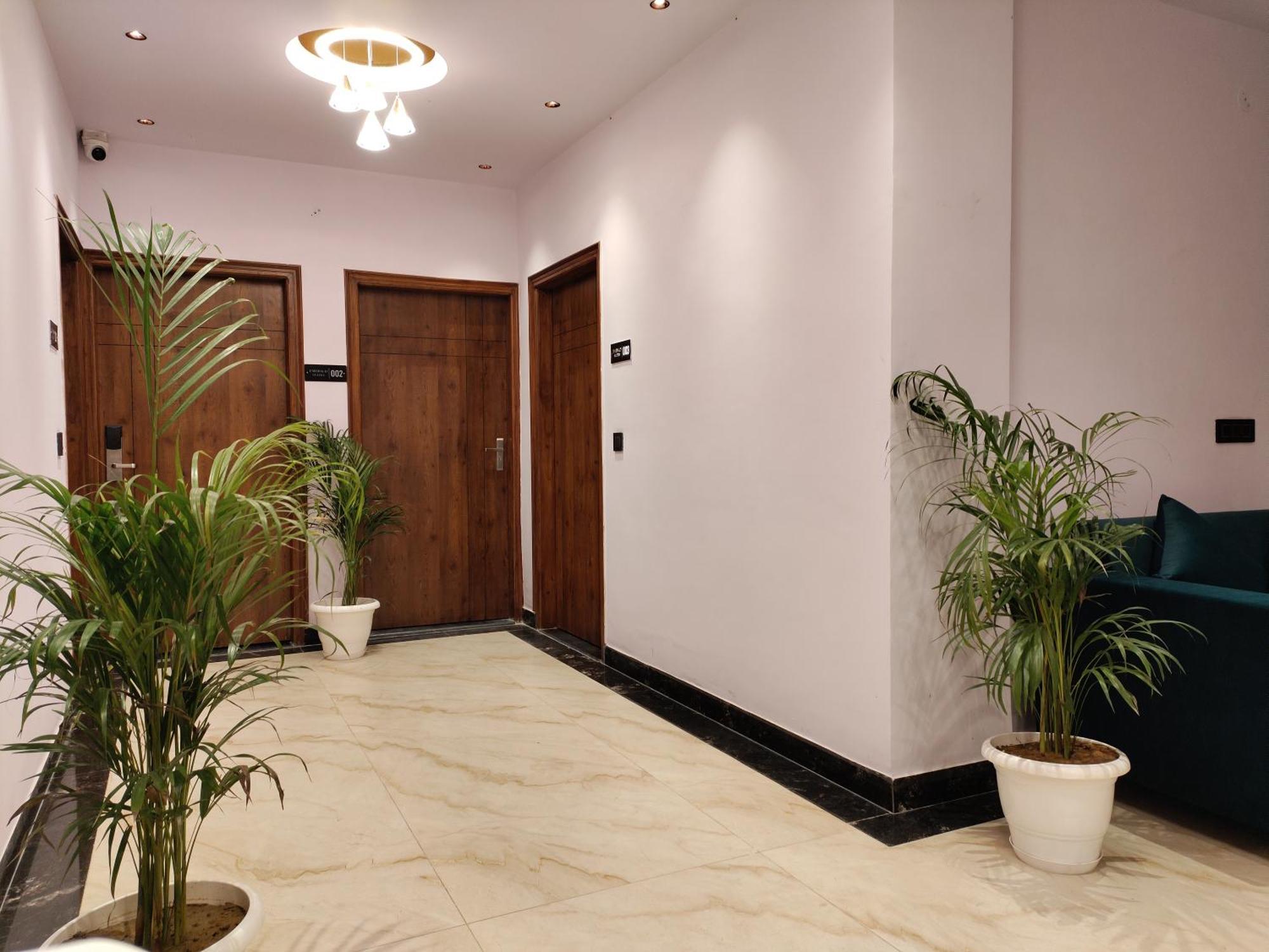 Emerald Suites เกรทเตอร์นอยดา ภายนอก รูปภาพ