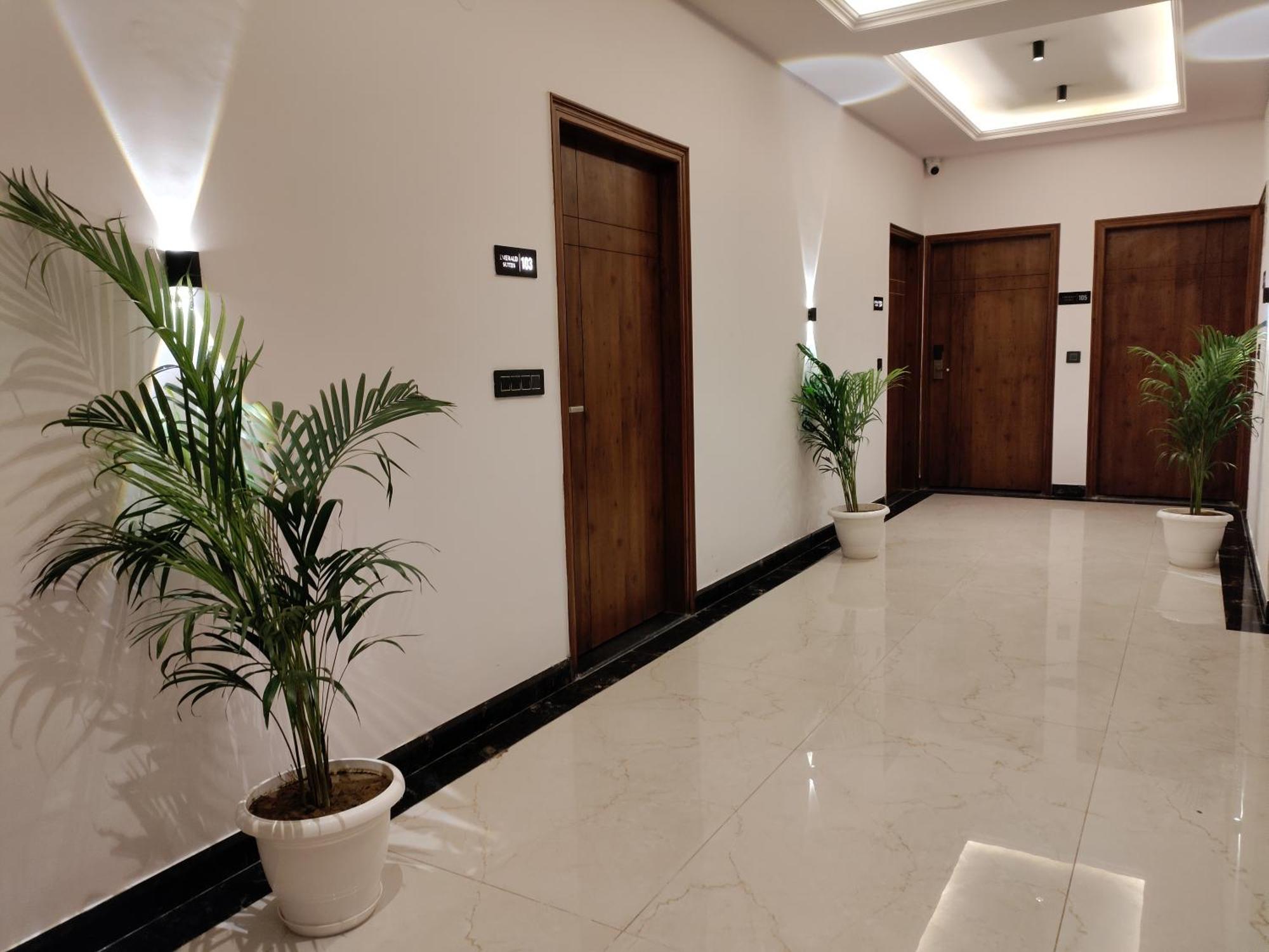 Emerald Suites เกรทเตอร์นอยดา ภายนอก รูปภาพ