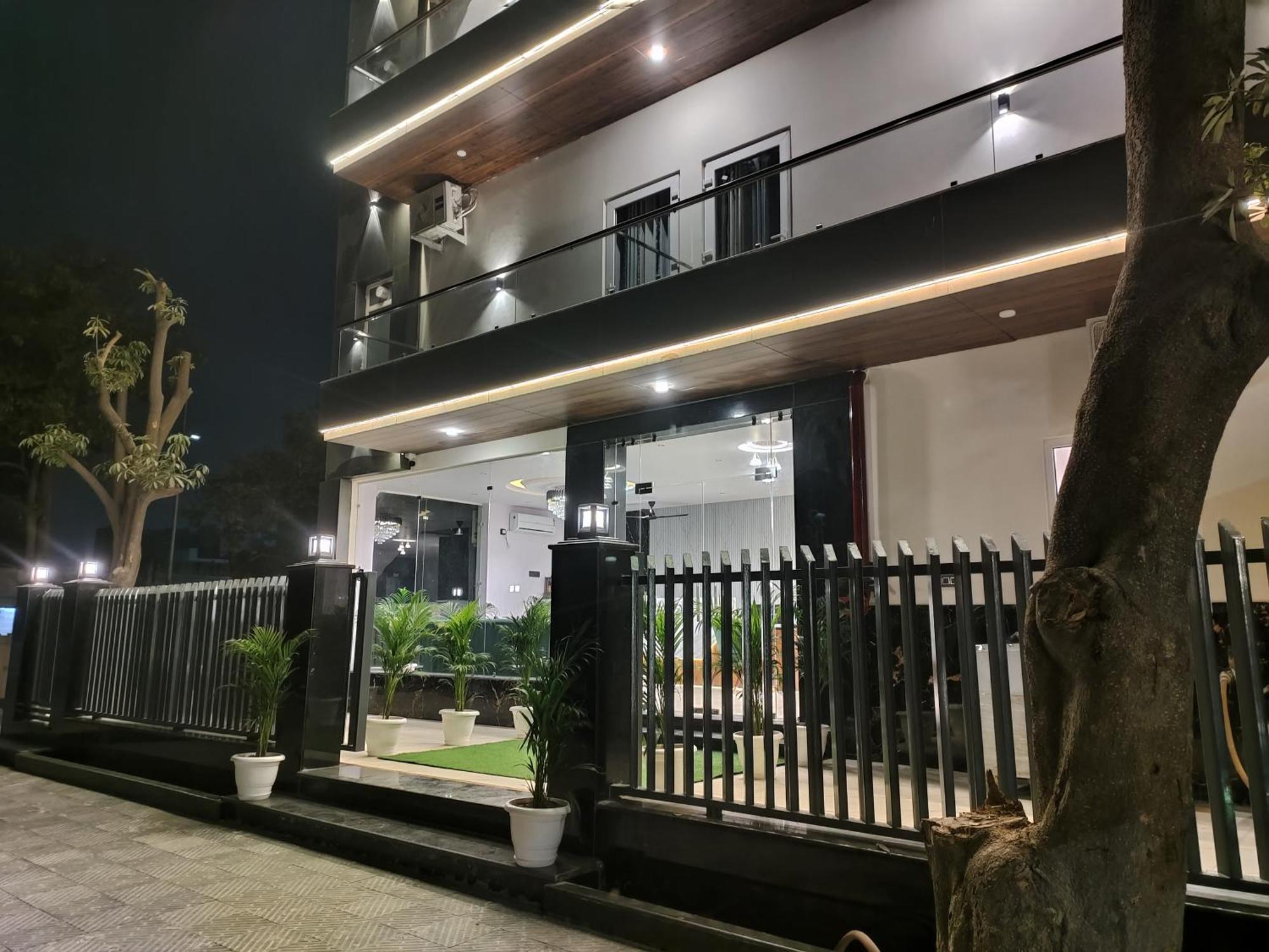 Emerald Suites เกรทเตอร์นอยดา ภายนอก รูปภาพ