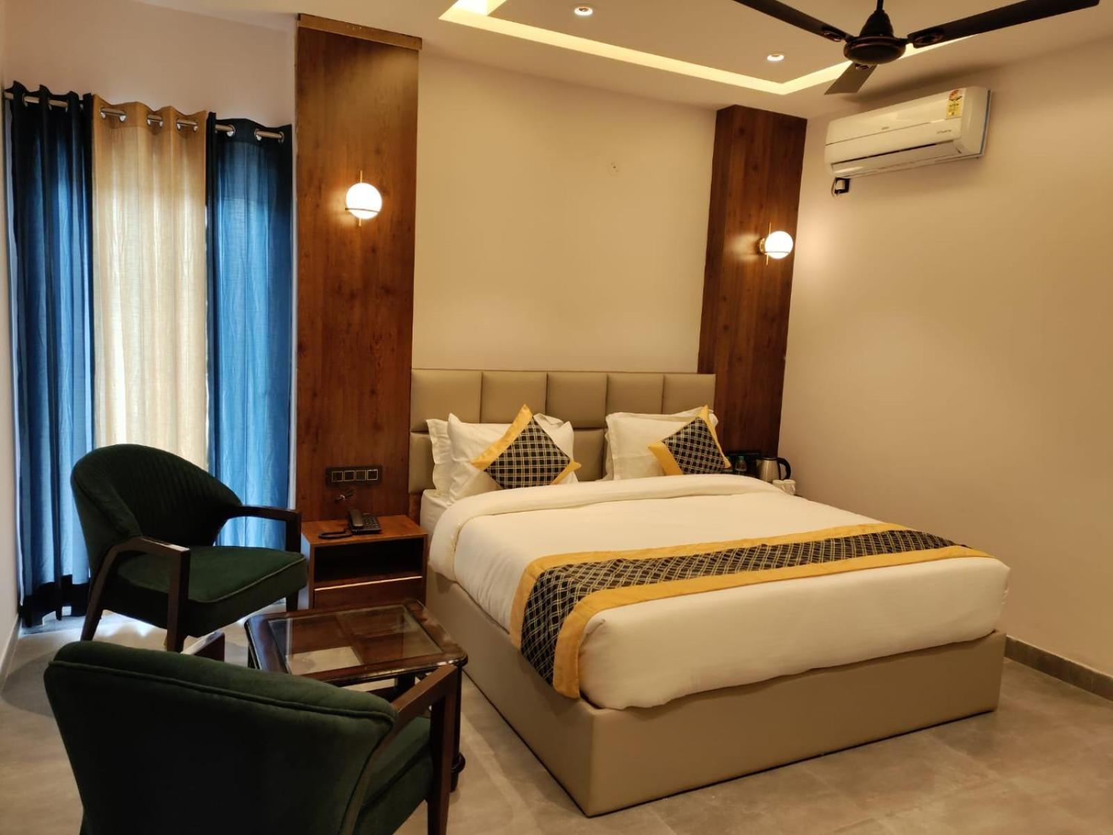 Emerald Suites เกรทเตอร์นอยดา ภายนอก รูปภาพ