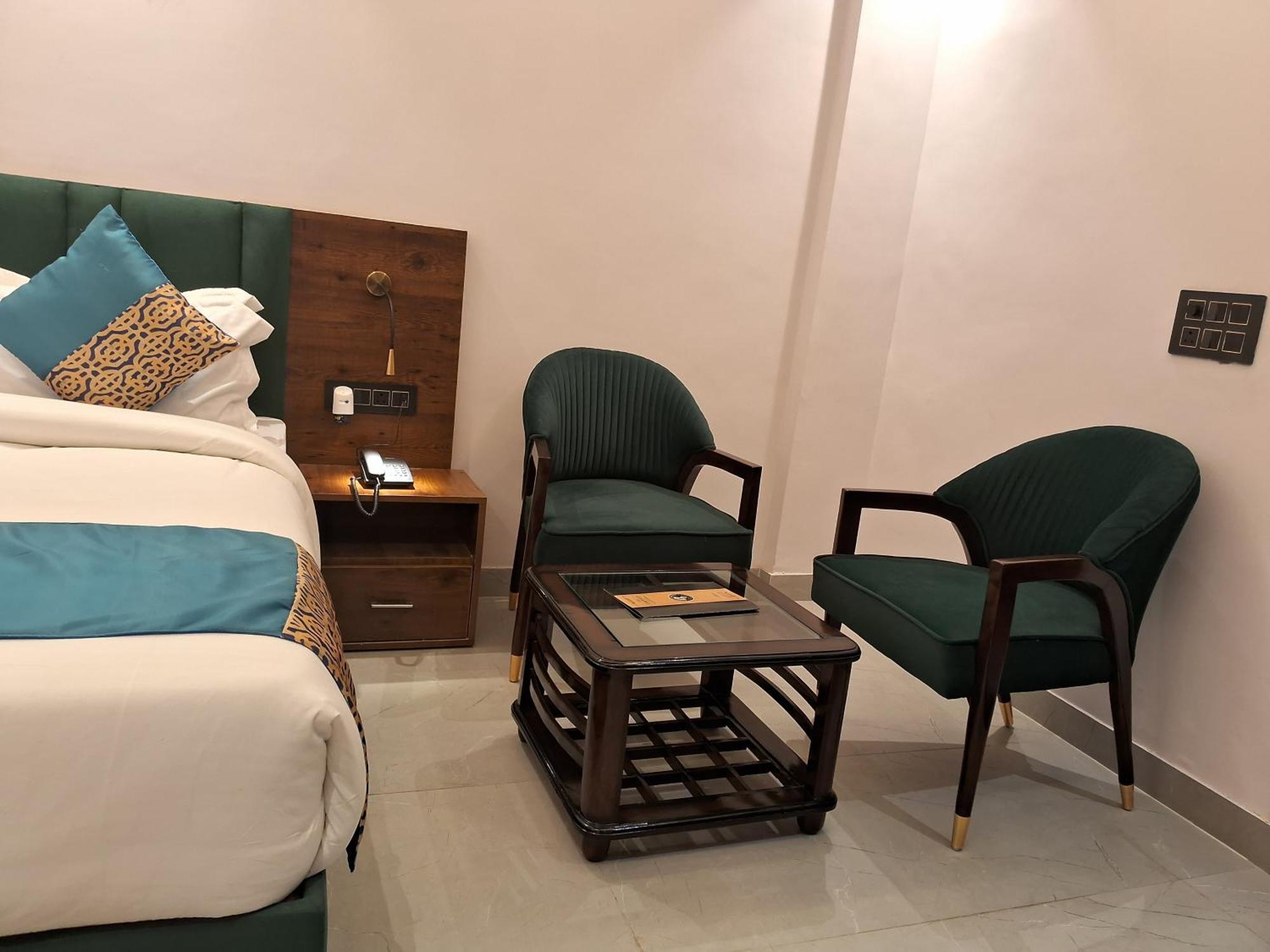 Emerald Suites เกรทเตอร์นอยดา ห้อง รูปภาพ