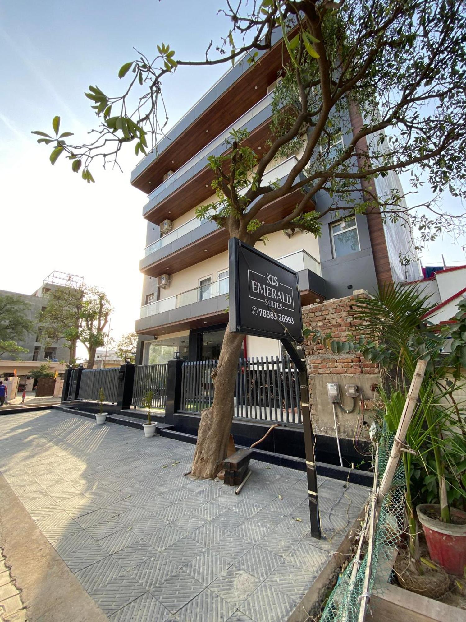 Emerald Suites เกรทเตอร์นอยดา ภายนอก รูปภาพ