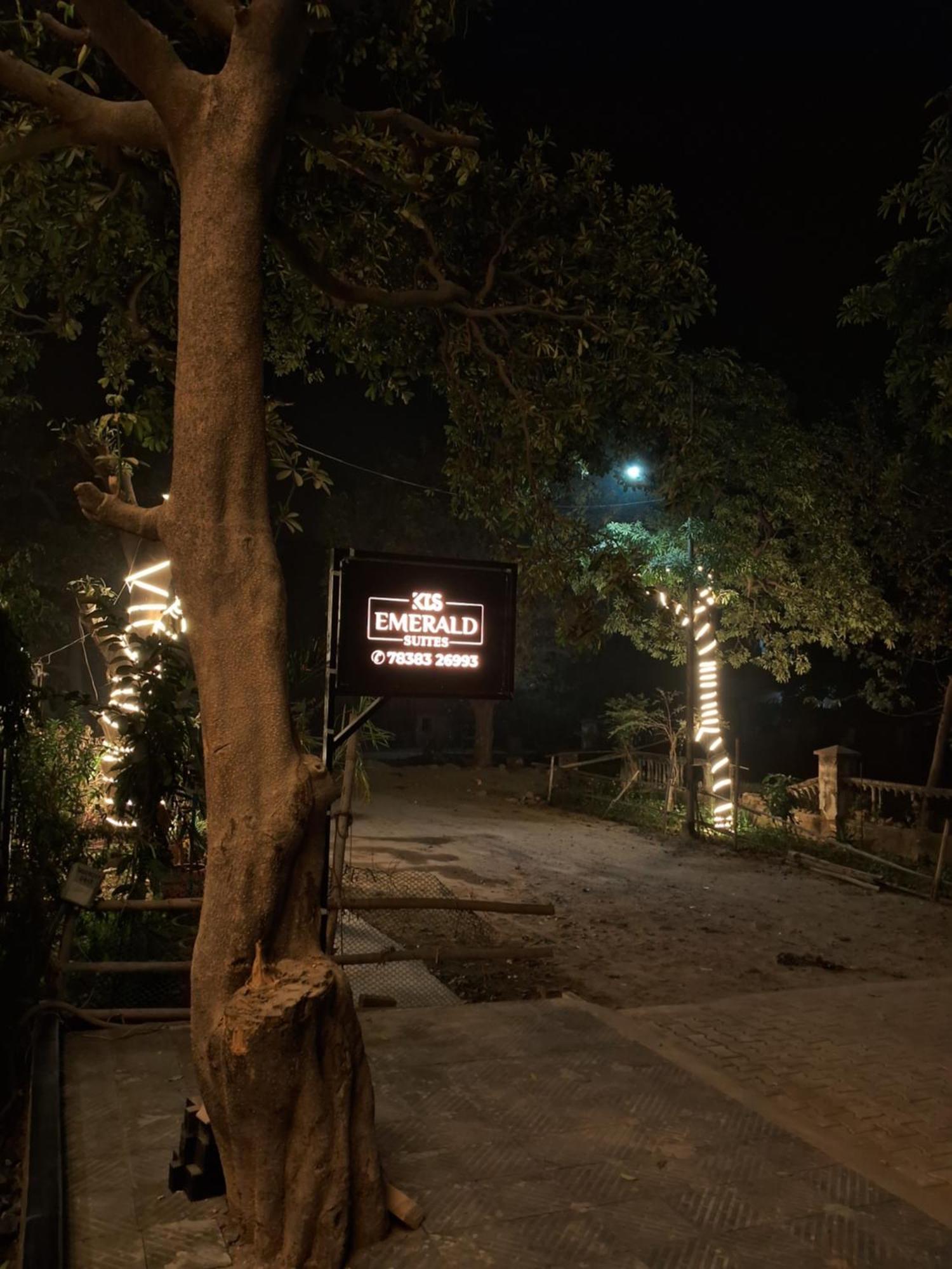 Emerald Suites เกรทเตอร์นอยดา ภายนอก รูปภาพ
