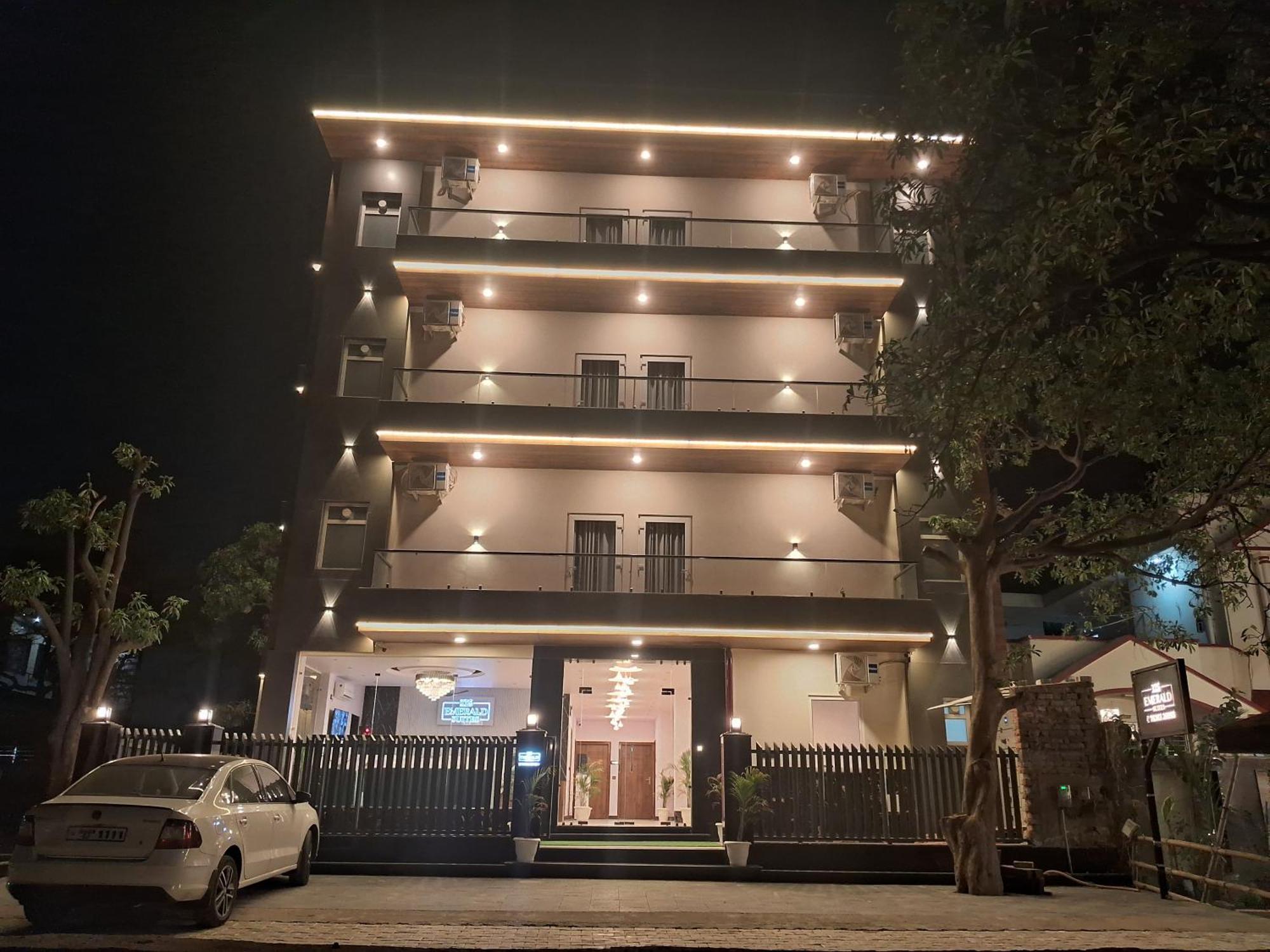 Emerald Suites เกรทเตอร์นอยดา ภายนอก รูปภาพ