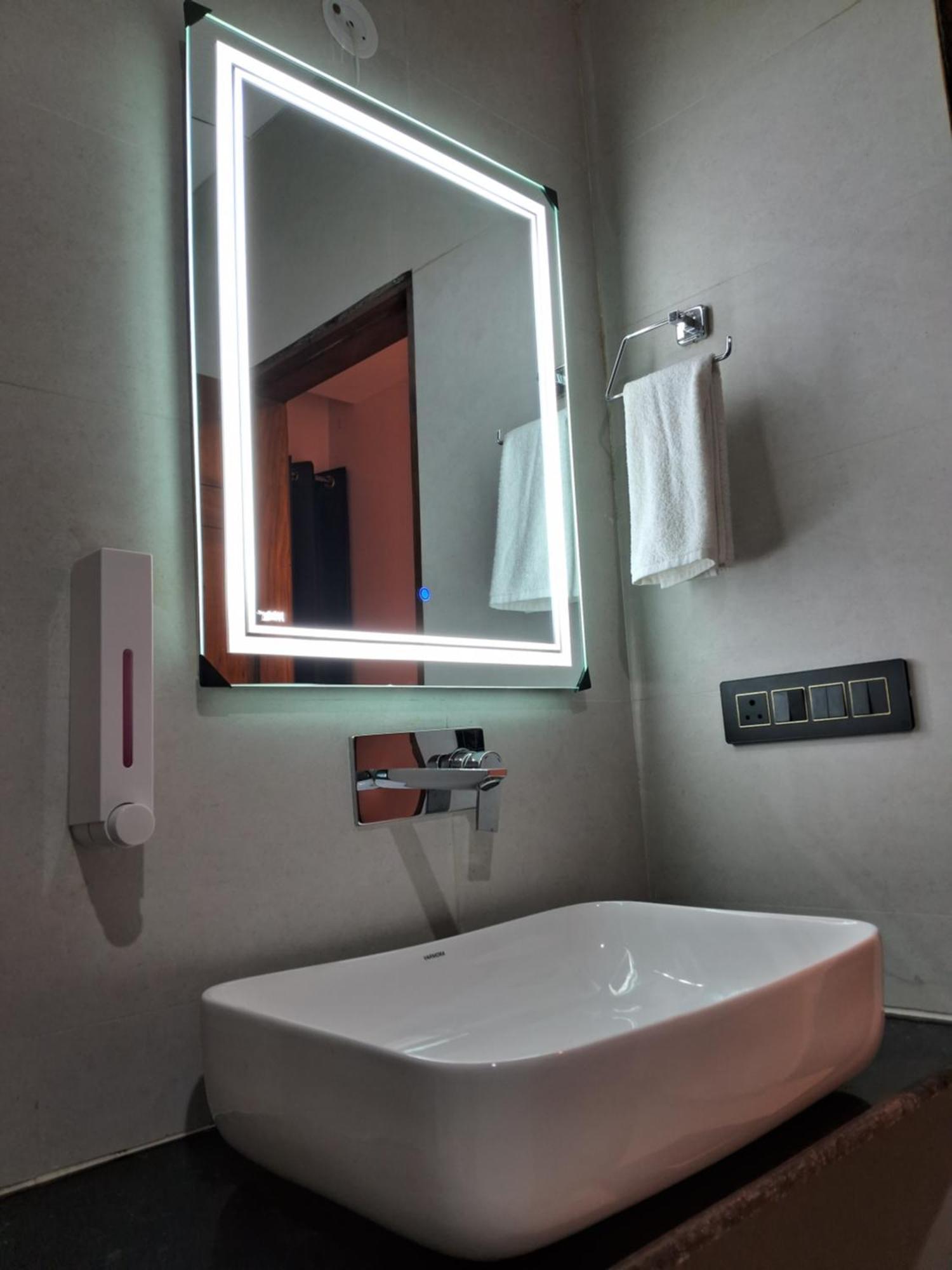 Emerald Suites เกรทเตอร์นอยดา ห้อง รูปภาพ