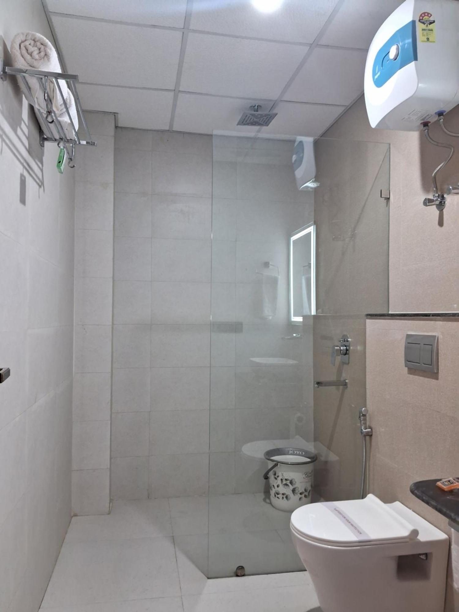 Emerald Suites เกรทเตอร์นอยดา ห้อง รูปภาพ