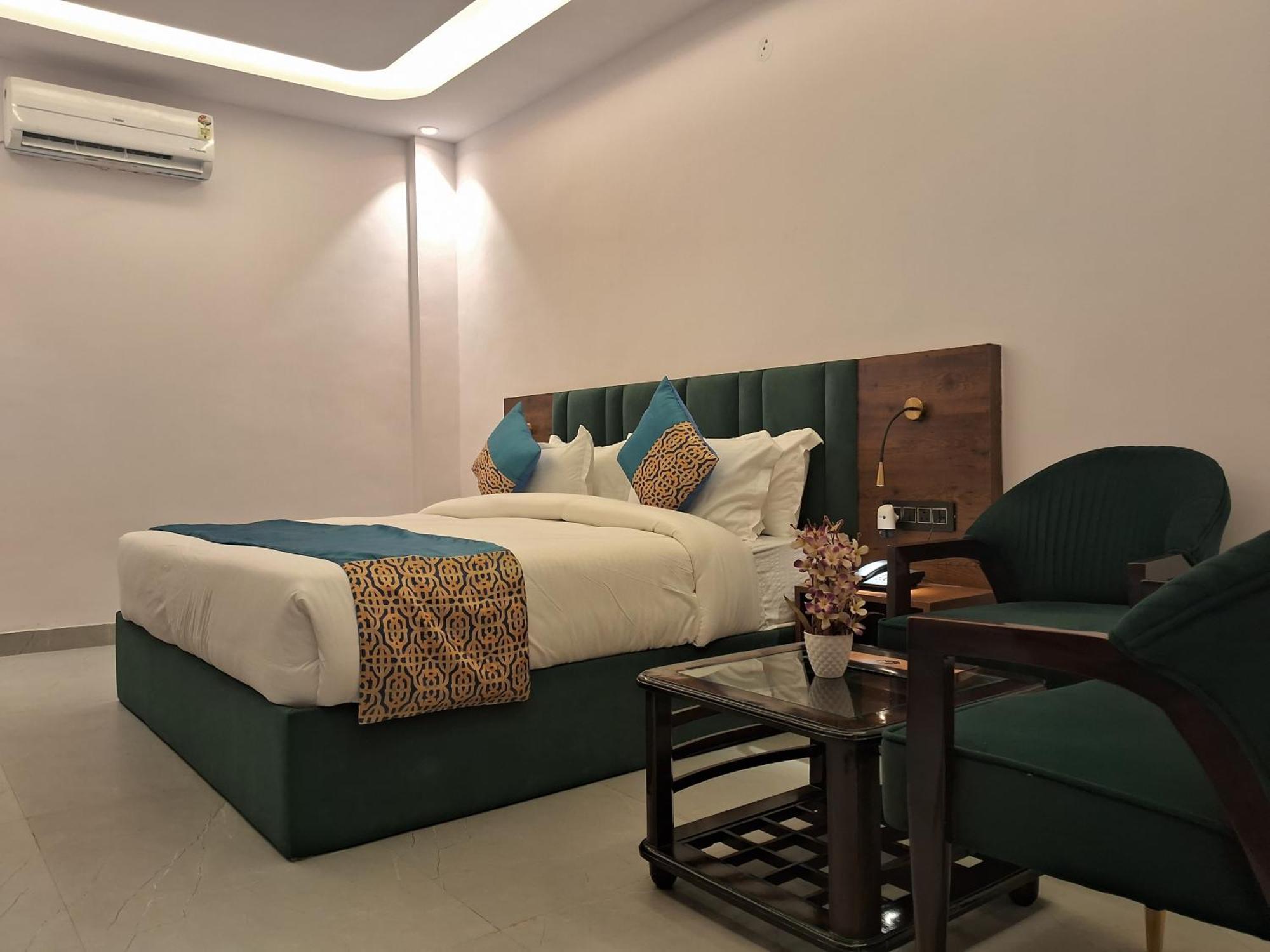 Emerald Suites เกรทเตอร์นอยดา ห้อง รูปภาพ
