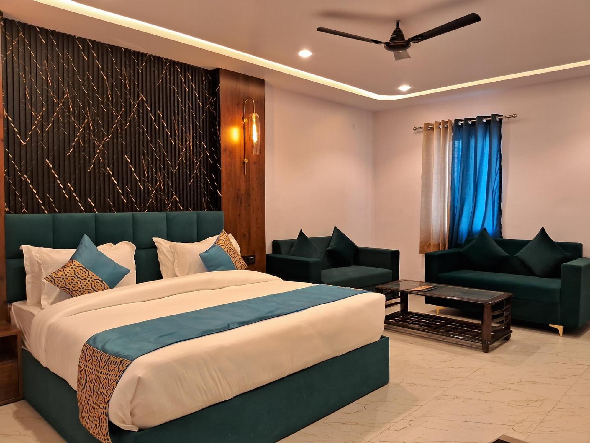 Emerald Suites เกรทเตอร์นอยดา ห้อง รูปภาพ